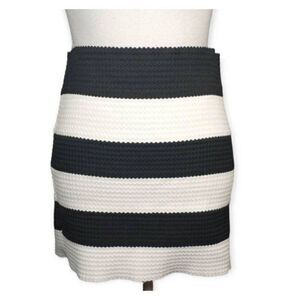 SUGAR RAIN BLACK & WHITE STRIPE SKIRT SZ.L EUC.